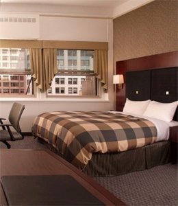 Club Quarters room
