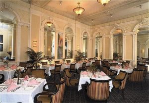 Club Quarters dining