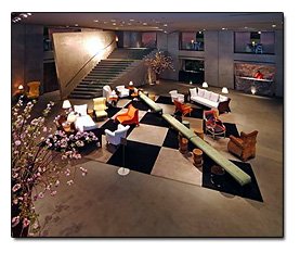 Paramont Hotel lobby